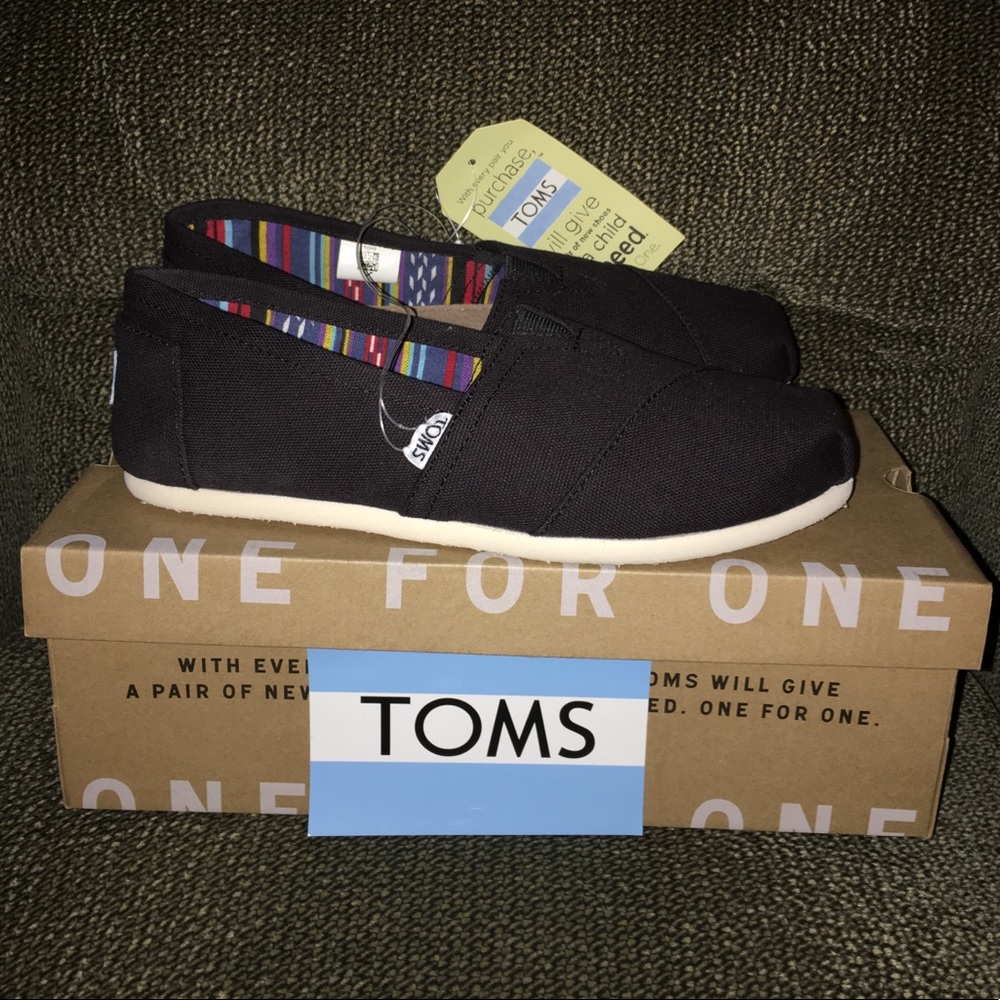 Black TOMS